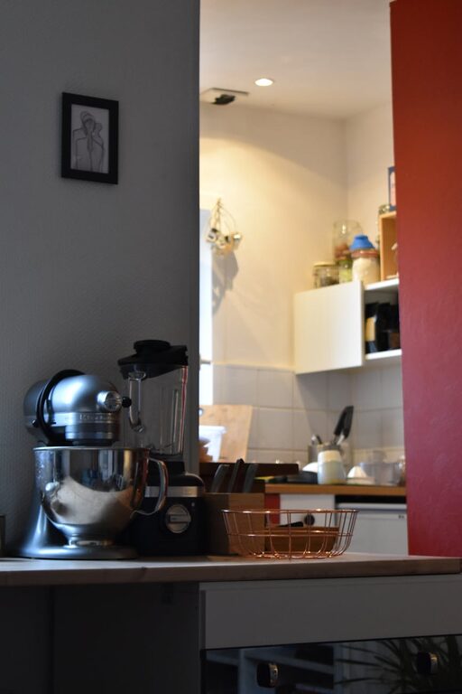 Essential Tools Every Small Kitchen Needs for Maximum Efficiency